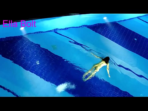 ❤️ Nuk mund të ndalem së shikuari, bjondja e re u kap duke notuar nudo në pishinën resort ELLA BOLT ❤❌ Video e ndyrë  tek ne sq.japangaysex.ru ☑